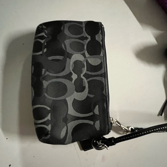 EUC Coach Wristlet/small clutch bag - Picture 3 of 3